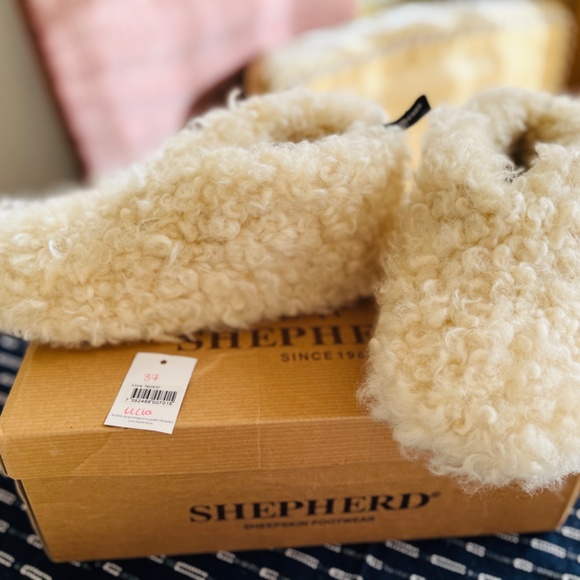 Sheepskin Slippers - size 37 - Picture 5 of 13